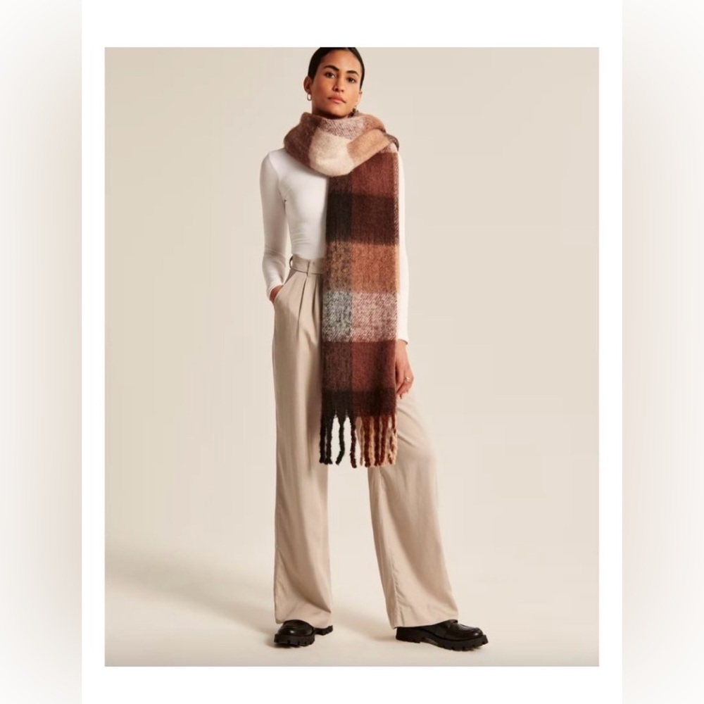 ABERCROMBIE | Tailored Relaxed Straight Trouser Pant in Light Taupe